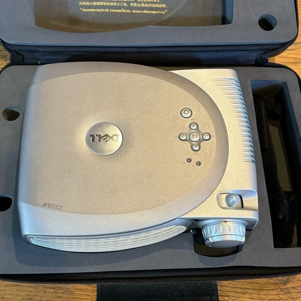 Dell 2200MP Projector with carrying case and cords